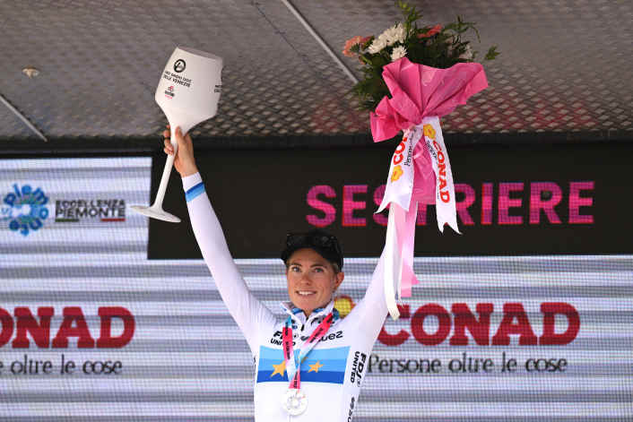 Vollering takes pink from van der Breggen on the final day