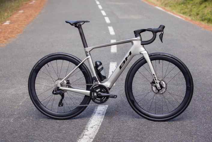 New e-road bike with an 810 Wh battery and SEG drive