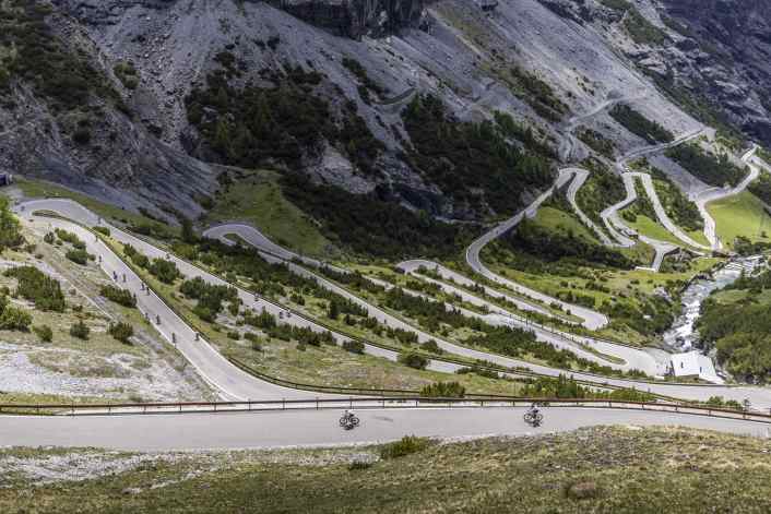 Le Stelvio, cette légendaire fête des 48 virages pour les cyclistes