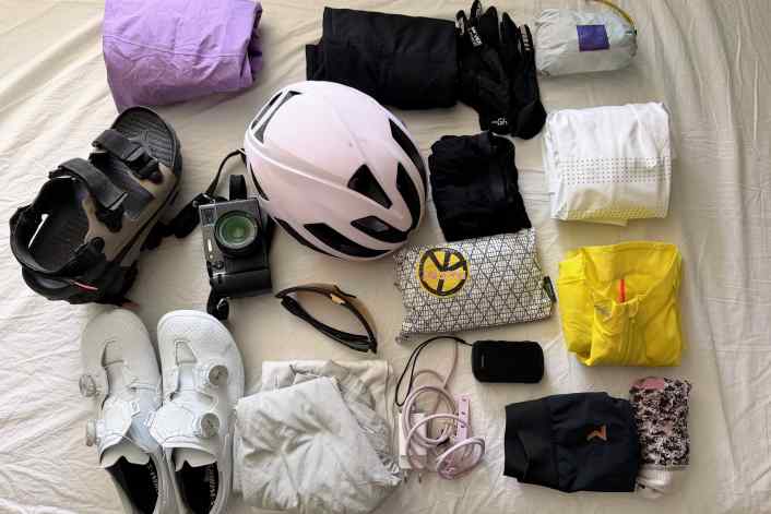 Minimalistische Packliste für das Etappenrennen in den Alpen