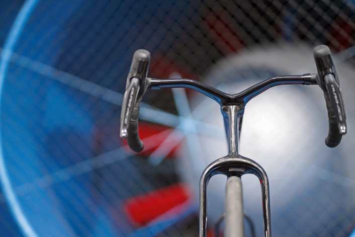 Vier Aero-Rennräder im Watt-Vergleich