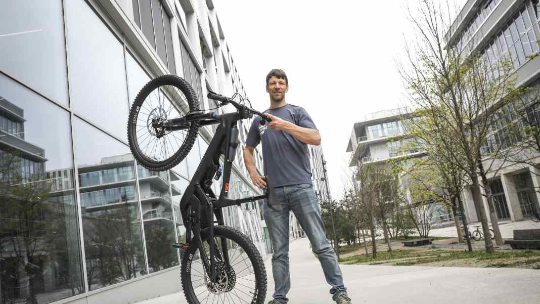 Fettes Freeride-E-Bike zum schlanken Kurs