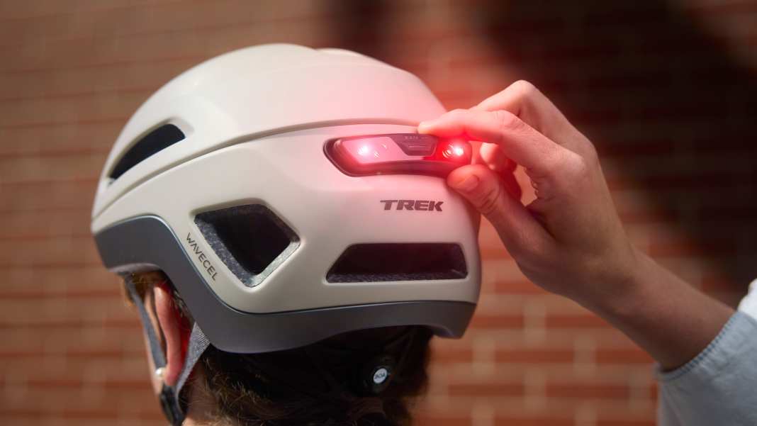 Neuer E-Bike-Helm mit abnehmbarem Rücklicht