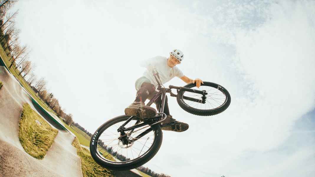 Testsieger-Dirtbike in neuem Gewandt