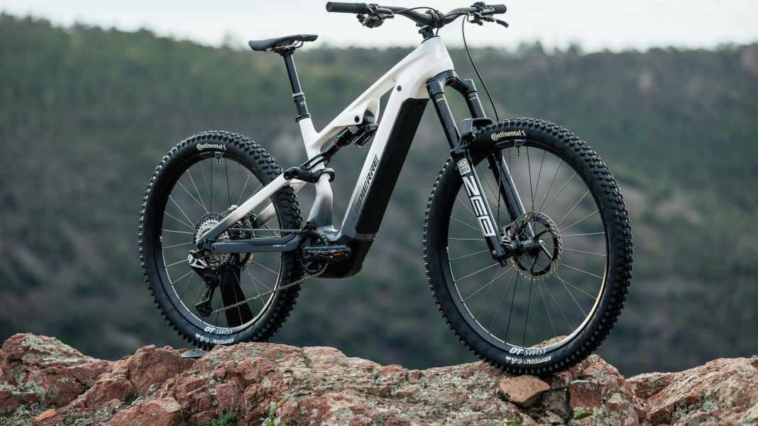 Das ​Lapierre Overvolt AM CF lässt Grenzen verschwimmen