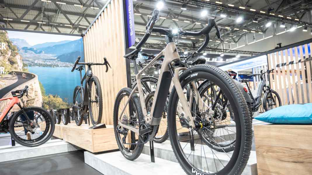 Leichtes E-Gravelbike mit Bosch SX
