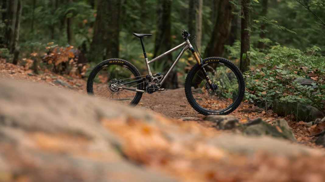 Edelstahl-Fully mit High-Piovot und Getriebe