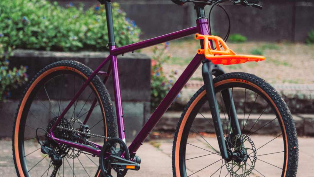 Flatbar-Gravelbike glitzert jetzt in Lila
