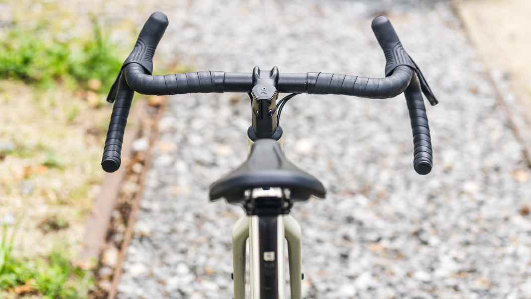 Duell der günstigen Carbon-Gravelbikes