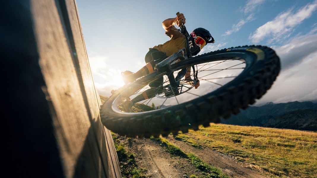 What is the "1816 Bike Zone" all about?