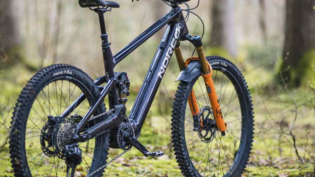 Leichtes High-Pivot E-MTB im Kurzcheck