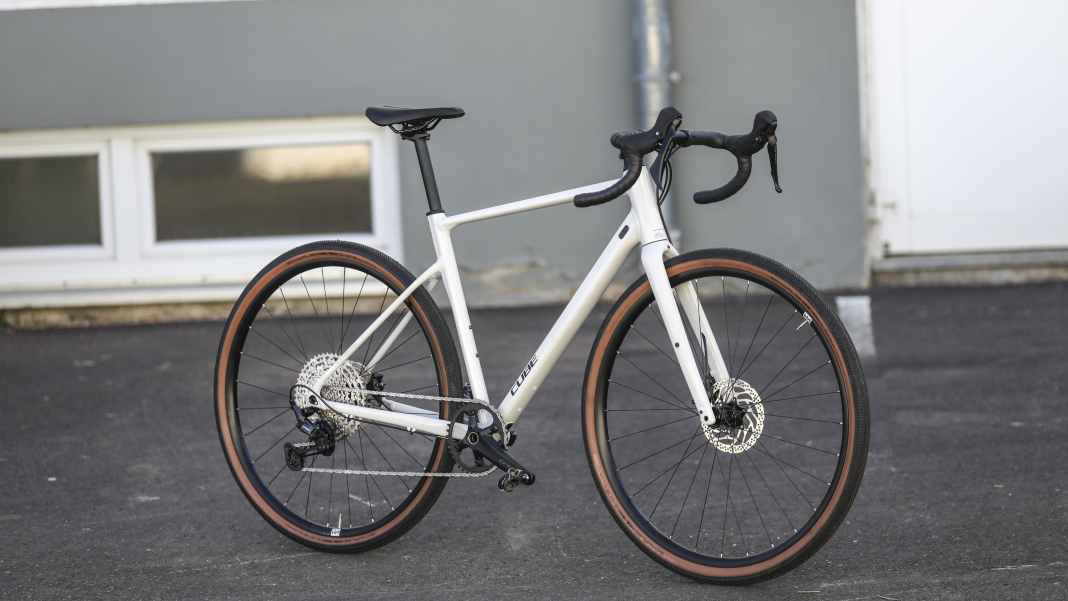 Welches Einsteiger-Gravelbike liefert mehr fürs Geld?