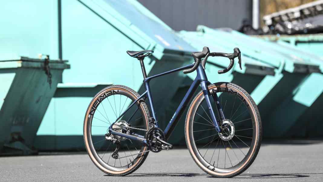 Günstiger Gravel-Sportler im Carbon-Segment