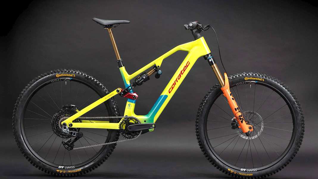 Zwei bayerische Carbon-Fullys mit Avinox-Antrieb