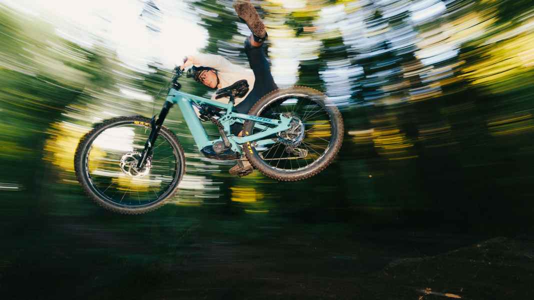E-MTBs mit Bosch Motor, 800 Wh und fett Federweg