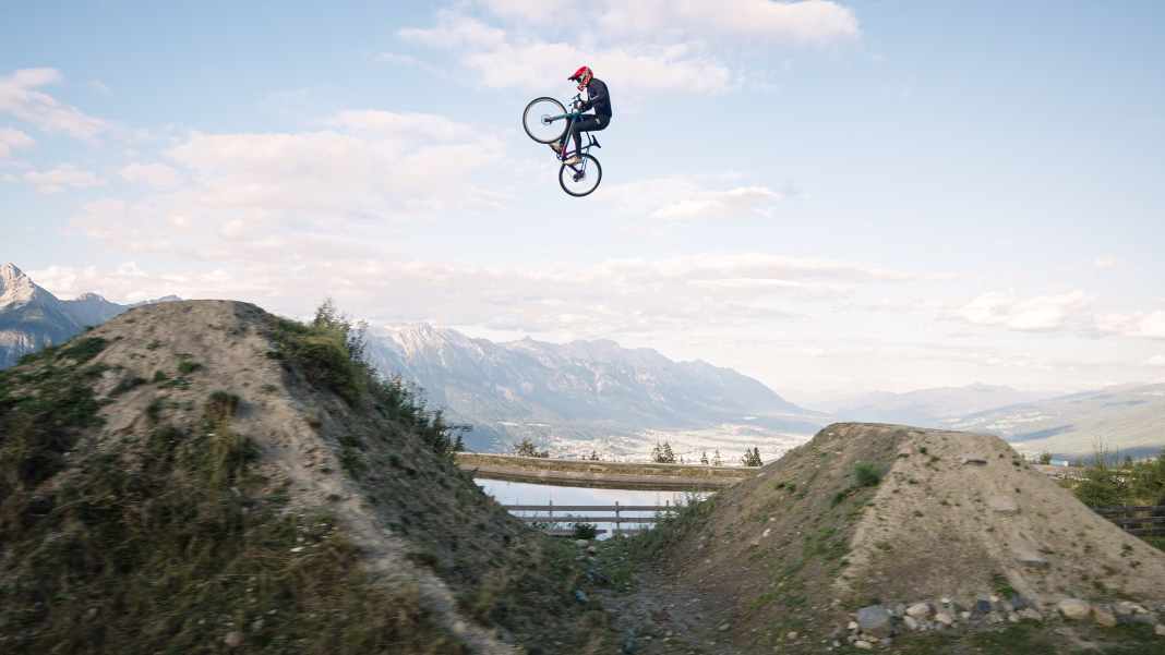 Gravel? Gabriel Wibmer sah ein Downhill-Bike