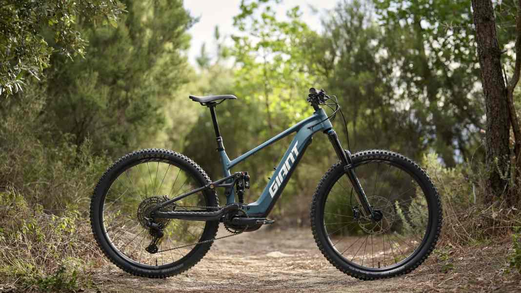 Liv und Giant zeigen neue E-MTBs