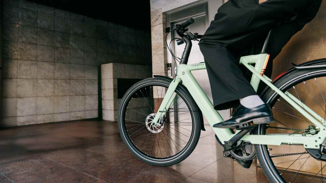 Stylisches City-E-Bike mit GPS-Tracking