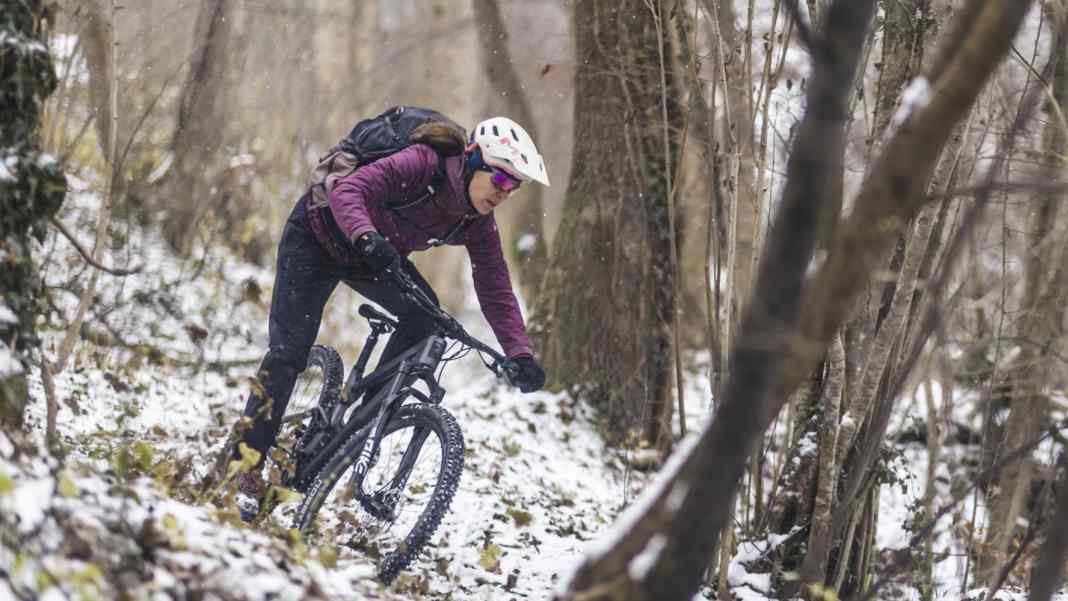 Bekleidung und Zubehör für kalte Wintertage