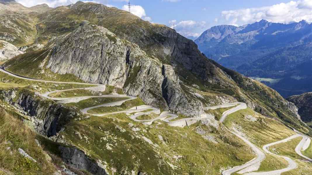 Das brauchst du zum Pässe fahren