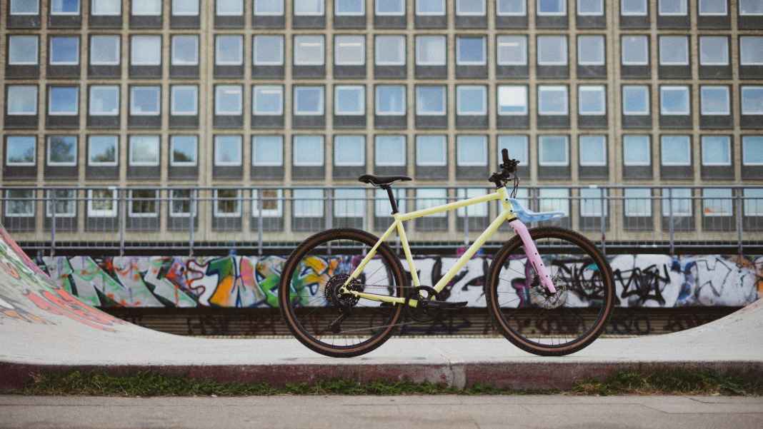 Knallbonbon mit Stahlrahmen - Gravelbike für Stadt & Alltag