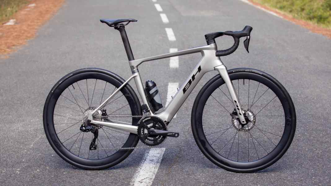New e-road bike with an 810 Wh battery and SEG drive