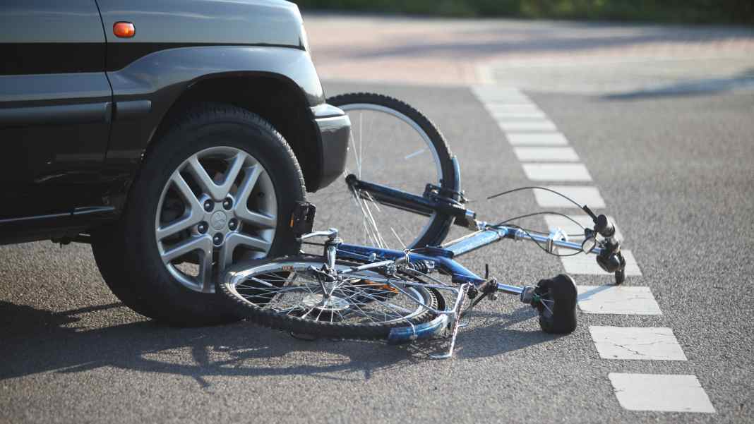 Road safety organisation calls for more e-bike training and helmet wearing rates