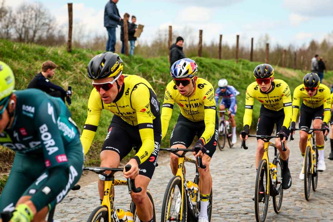 Schwerer Sturz von van Aert überschattet Jorgenson-Sieg