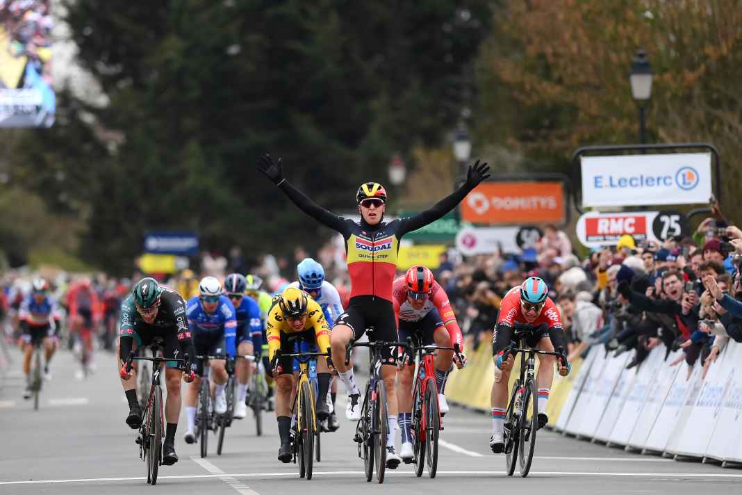 Merlier siegt auf 1. Etappe - Bora-Sprinter Bennett Zweiter