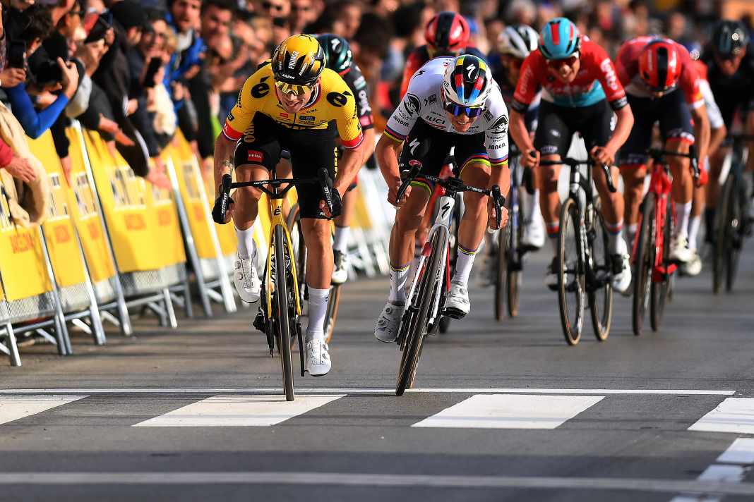 Roglic gewinnt 1. Etappe - schwerer Sturz im Finale