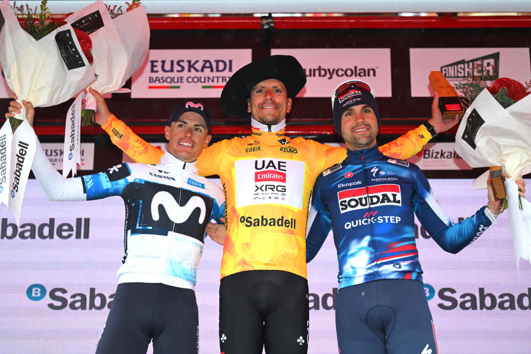 Almeida siegt, Schachmann auf dem Podium
