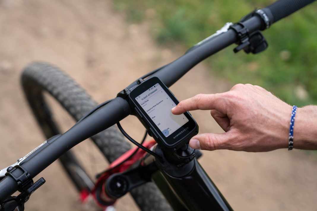 Der erste Bike-Computer mit Fahrwerkssteuerung