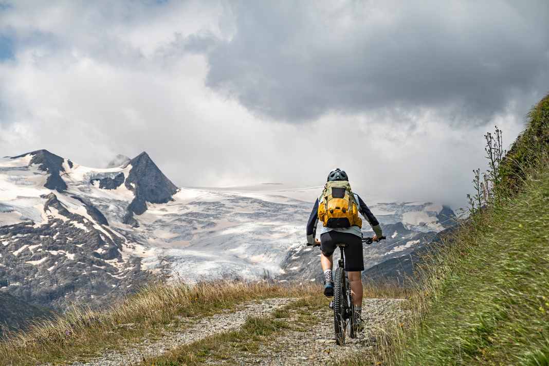 Vater und Tochter auf 3-Tages-Biketour