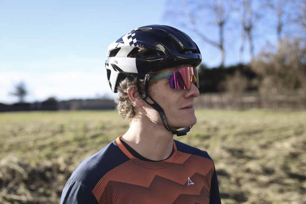 Helm, Regenjacke & Sitzwinkel-Korrektur im Test