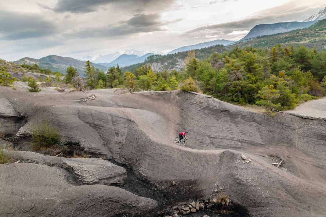 Die schwarzen Ridgelines von Digne-les-Bains