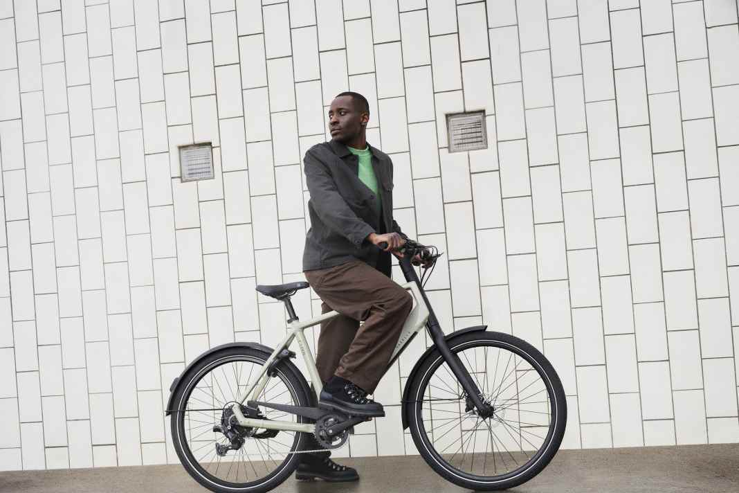 Der Nächste bitte! Gazelle Curb Urban E-Bike mit neuem Bosch-Hinterradmotor