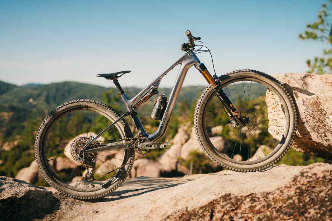 Das neue Canyon Lux Trail CF ist leicht und bezahlbar