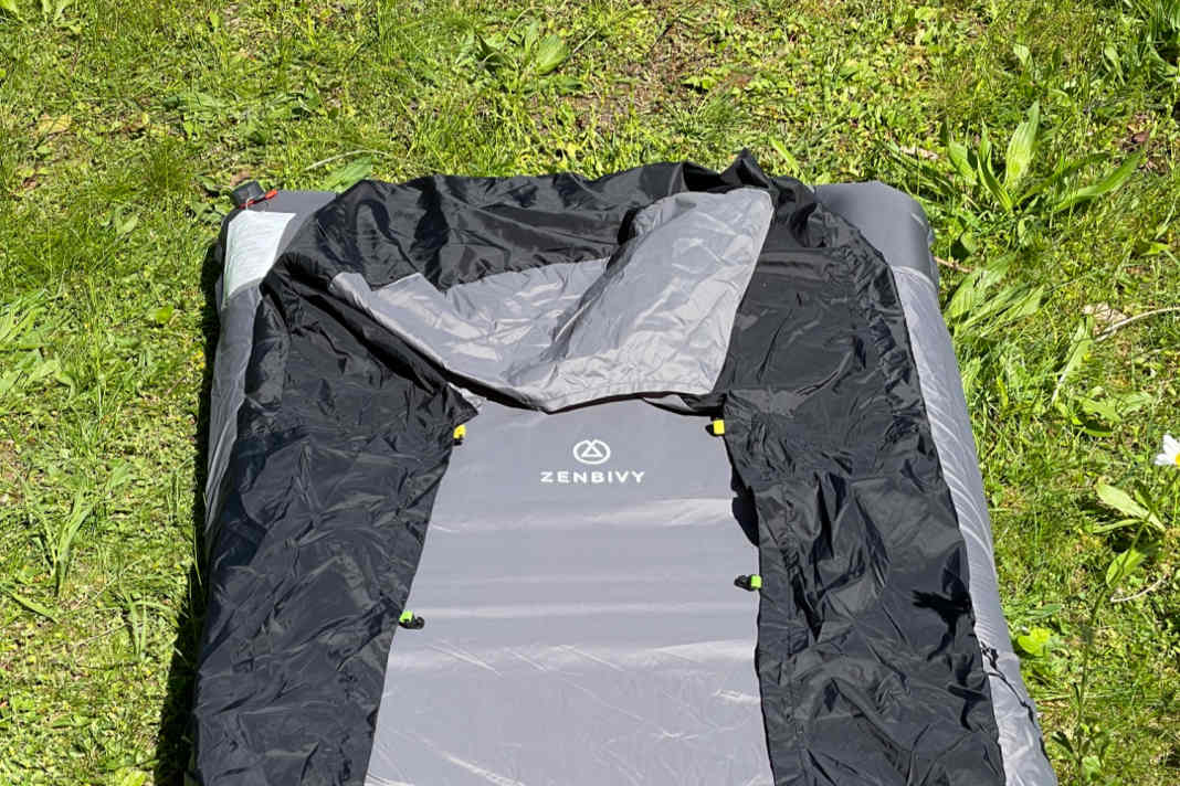 Quilt-Schlafsack und Isomatte - farblich codiert - im Test