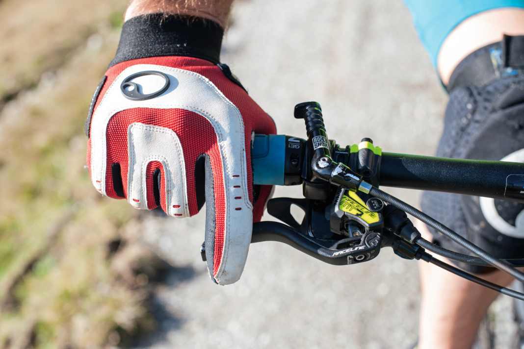 So mindern Sie Schmerzen an der Hand beim Biken