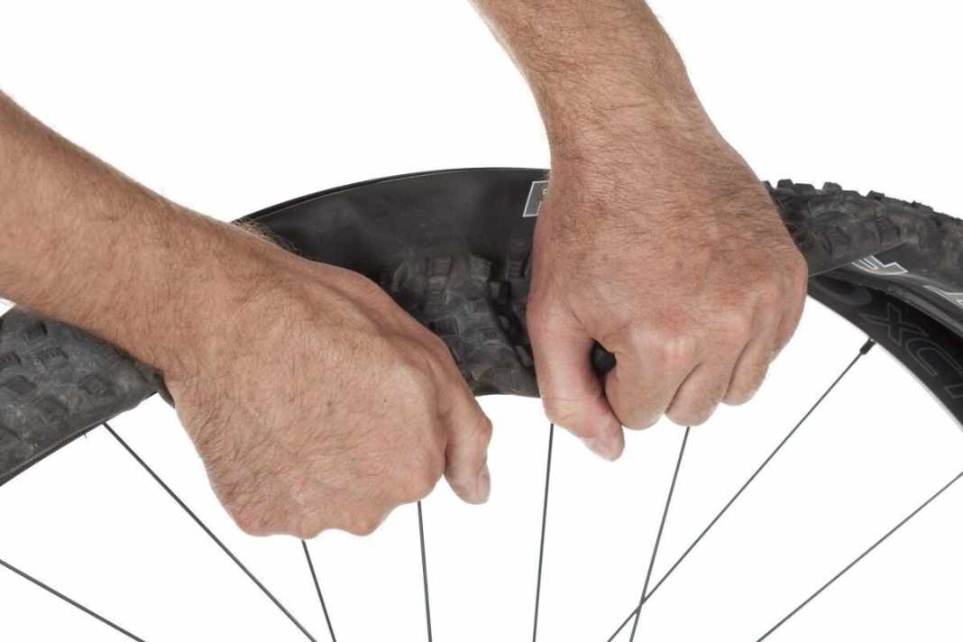 MTB-Reifen ohne Werkzeug einfach wechseln