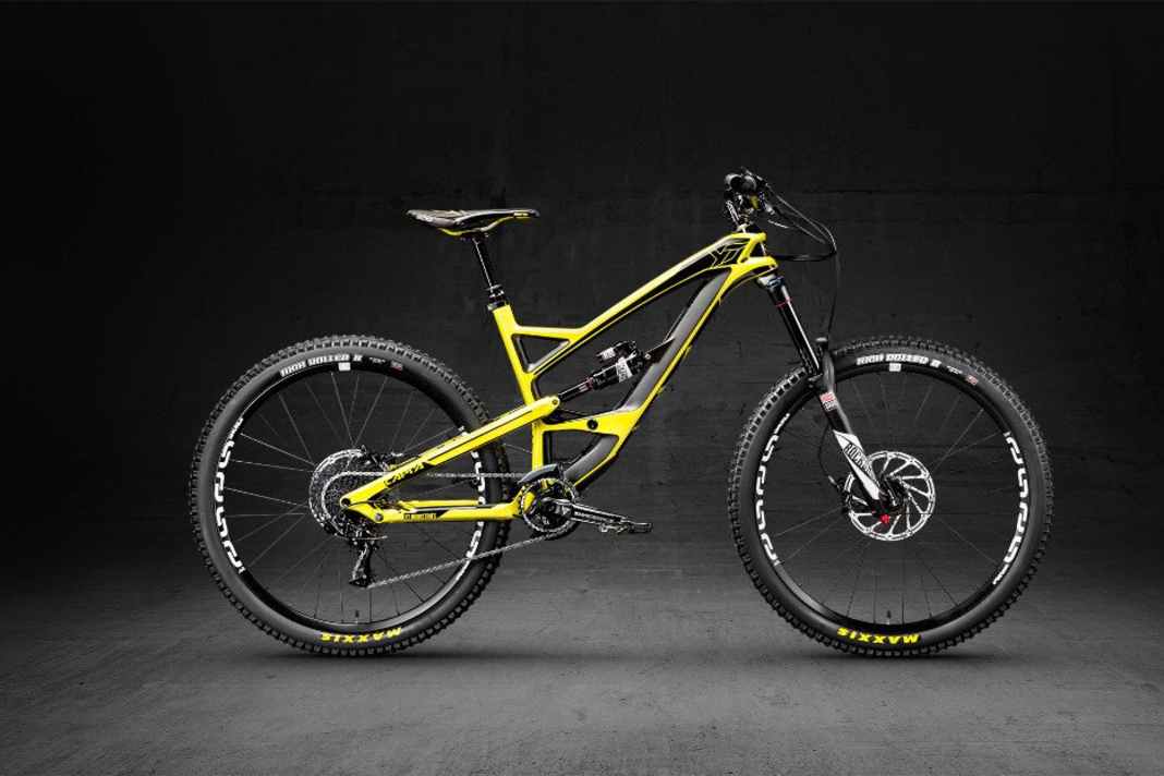YT Industries shows Capra CF and Tues for 2016