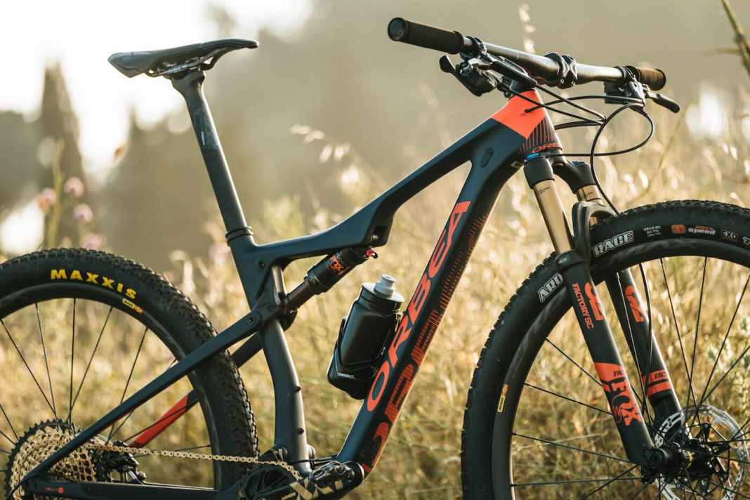 New race fully with 1.6 kg frame