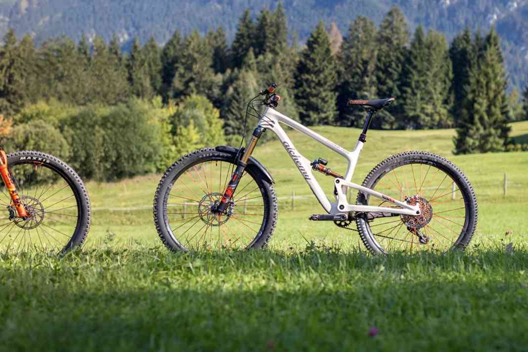 Mondraker Foxy Carbon RR vs. Alchemy Arktos 29