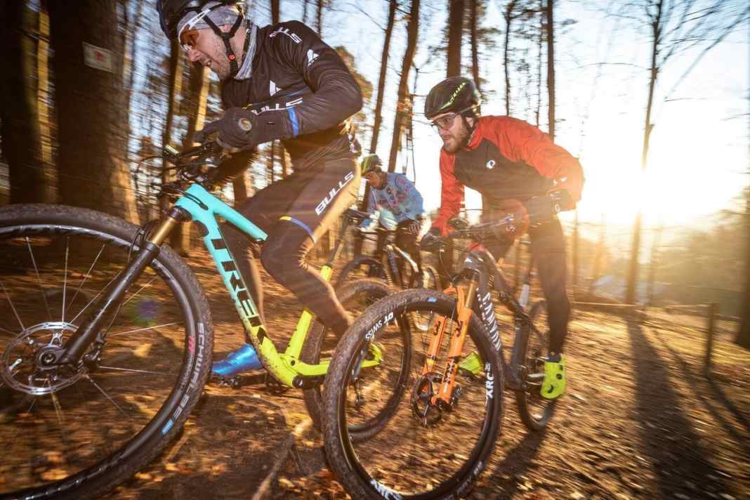 Schlägt Canyon oder Stoll das Trek Supercaliber im Test?