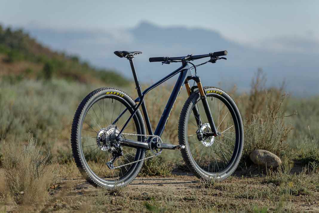 OMX frame with 820 grams
