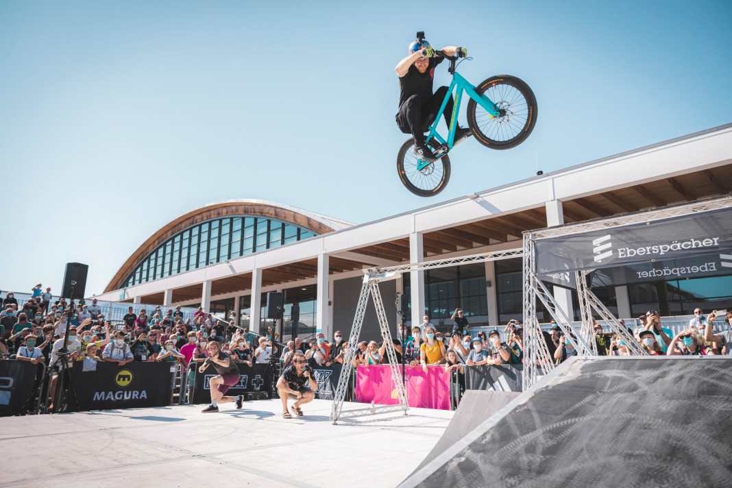 FMB Slopestyle Event und Drop and Roll-Show auf der Eurobike