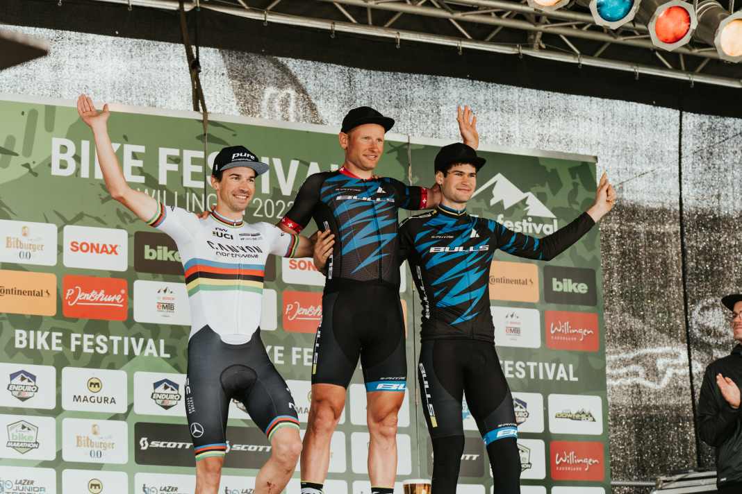 Willingen überrascht Weltmeister, Huber siegt