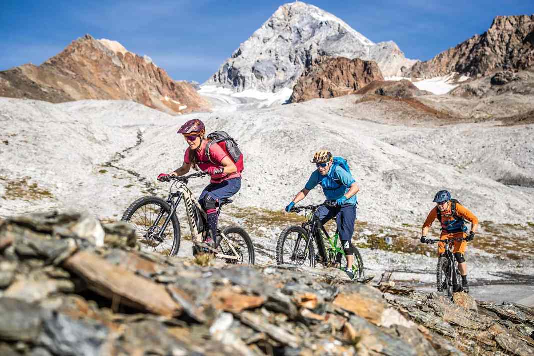 Schmerzen beim E-Biken? So kommen Sie gut durch die Saison!