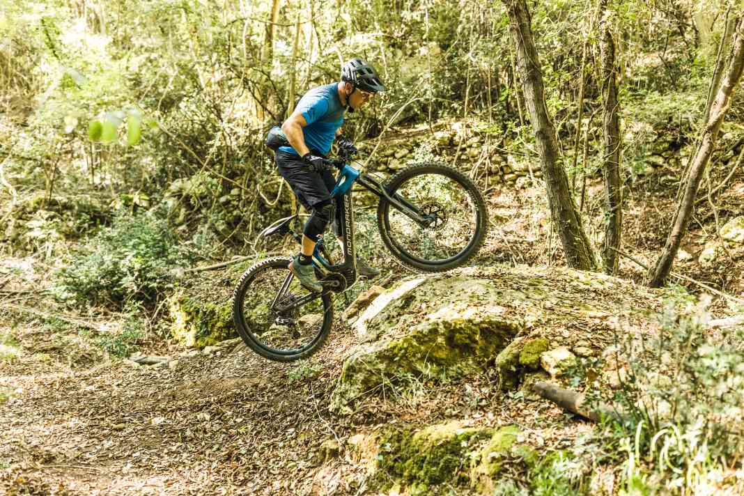 EMTB-Expert-Fahrtechnik #2 - Stufe bergauf bezwingen