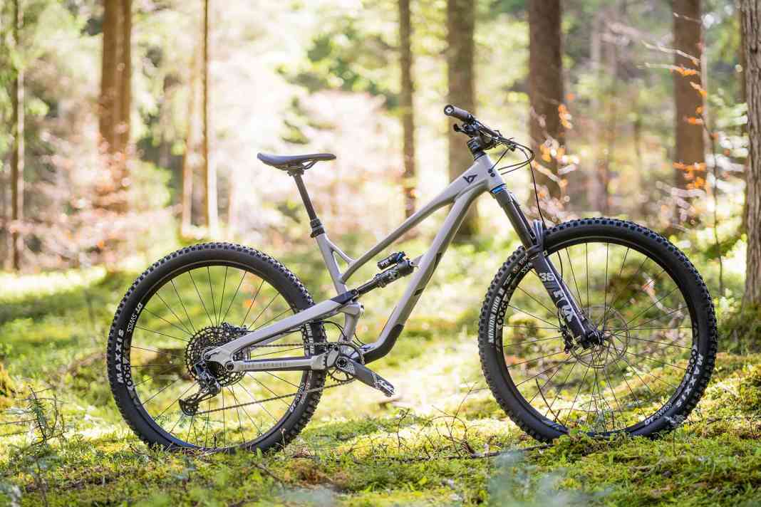 YT Jeffsy Core 2 - Test All Mountain Bikes 2022